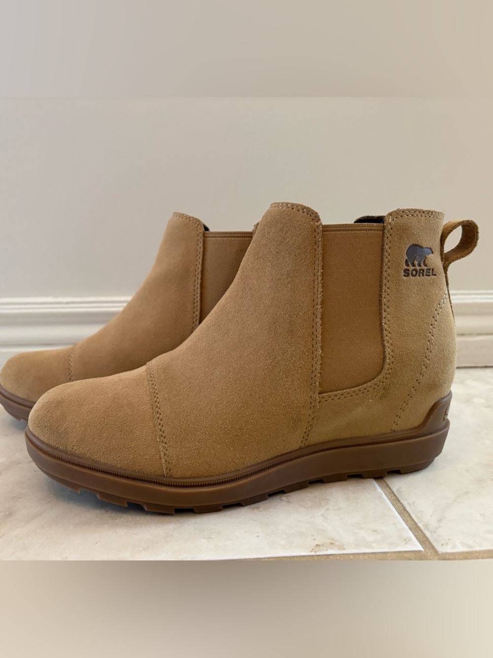Sorel Women's Evie II Chelsea Boots (Caribou Buff, Gum)